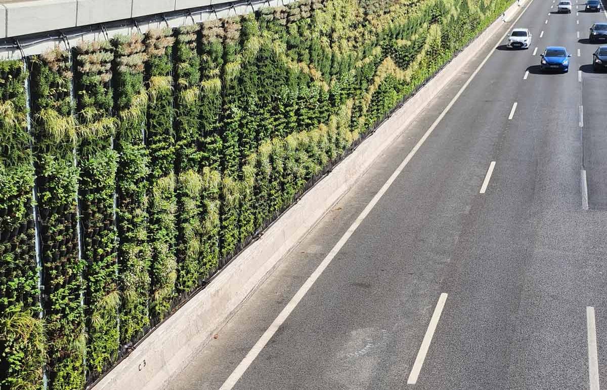 Jardín Vertical Madrid, Calle 30 Natura en la M30, Advenida de la Ilustración Madrid. Una iniciativa para el cumplimiento de la Agenda 2030 y los ODS. El jardín vertical más grande de Europa para ayudar a la transformación de la ciudad.